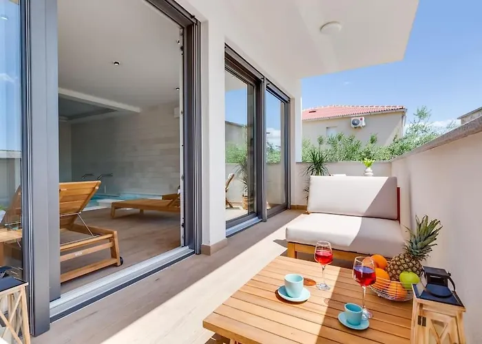 Terra Maiorum -12 Person Private - Heated Pool And Water Massage Villa *