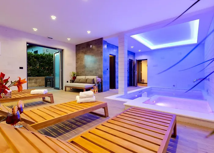Terra Maiorum -12 Person Private - Heated Pool And Water Massage Villa Povljana