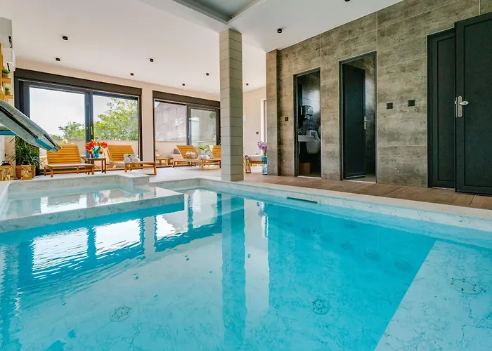 Terra Maiorum -12 Person Private - Heated Pool And Water Massage Villa Povljana