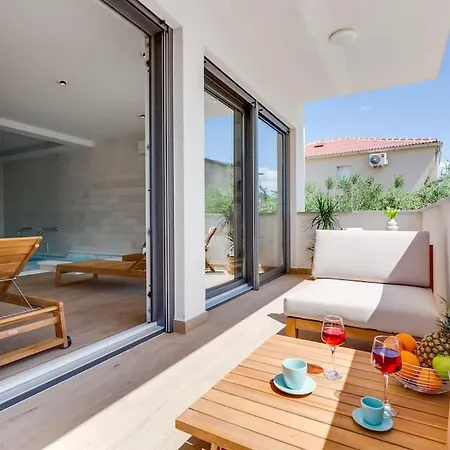 Terra Maiorum -12 Person Private - Heated Pool And Water Massage Villa *