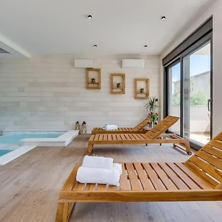 Villa Terra Maiorum -12 Person Private - Heated Pool&water Massage *