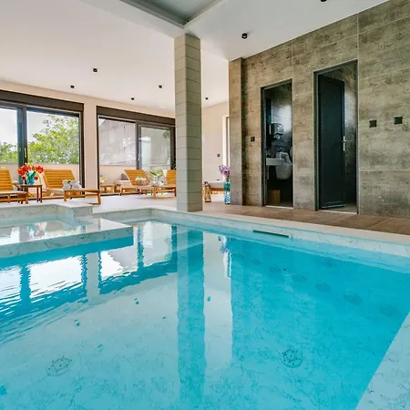 Terra Maiorum -12 Person Private - Heated Pool And Water Massage Villa Povljana