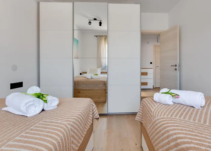 Vila Terra Maiorum -12 Person Private - Heated Pool And Water Massage Povljana